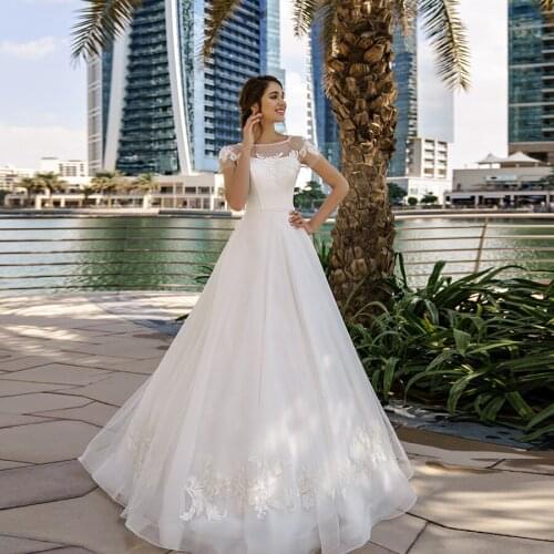 Elegant Short Sleeve Wedding Dress Illusion Neckline Appliques Tulle Bridal Dress Floor Length Zipper Back