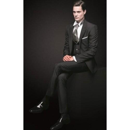 Custom Made New Black Groom Tuxedos Peak Lapel Groomsmen Best Man Wedding Prom Suits men tuxedo(Jacket+Pants+Vest+Tie)