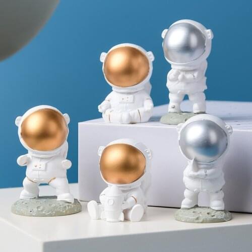 Resin Space Astronaut Ornaments Desk Soft Decoration Studio Bookcase Modern Home Birthday Gift Spaceman Sculpture Statue Model