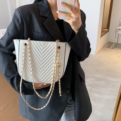 Large-capacity ladies bags 2021 popular new trendy fashion chain shoulder bag wild tote bag messenger bag soft leather handbag
