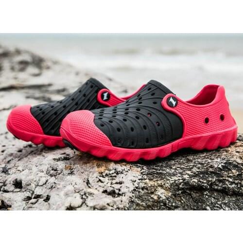 Mens Hole Shoes 2021 Garden Fashion Casual Slippers Classic Clogs Swimming Pool Wading Sandals Slip-On Mens Shoes