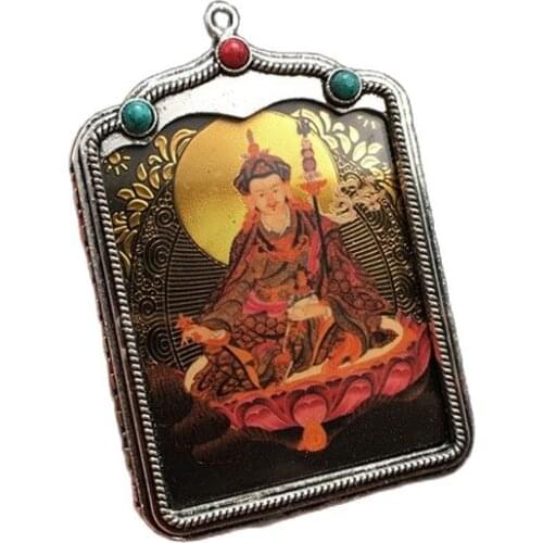 Red Cultural Revolution -- (Mao Zedong crystal like white copper commemorative medallion car hang