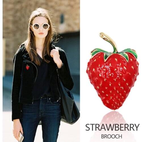 2020 Fashion Costume Jewelry New Korean Gold Plated Cute Enamel Pin Metal Strawberry Brooches For Women Girls Christmas Gift