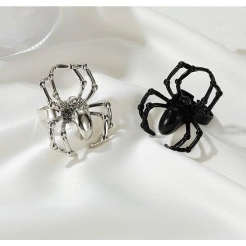 Yungqi Gothic Simulation Animal Spider Ring for Women men Finger Adjustable Ring Punk Style Halloween Spoof Toy Accessories
