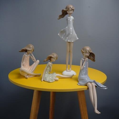 Nordic Resin Statue Romantic Girl Home Decor Sculpture Holiday Gifts Living Room Decoration Figurines for Interior New 2021