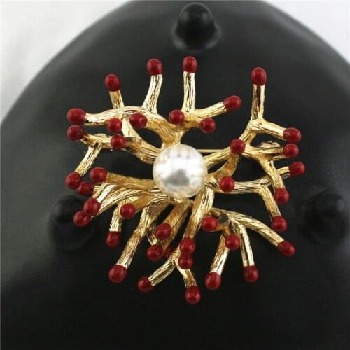 Copper plating gold stereoscopic flower brooch pearl brooches vintage clothes deserve to act the role of a pin