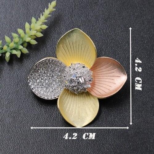 Lanyika Fashion Jewelry Super Elegant Flower Cubic Zircon Brooch Pendant Dual Use for Engagement Banquet Luxury Bridal Best Gift