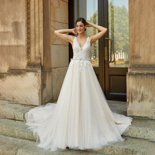 2021 New Fashion Women Long V Neck Wedding Dress Lace Beaded Open Back Summer Beach Bridal Gowns with Bow Custom Made