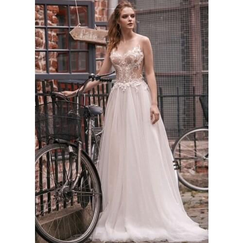 Charming Tulle Beach Wedding Dresses V-neck Sleeveless Lace Applique Sweep Train A Line Wedding Gown Vestido de Novia