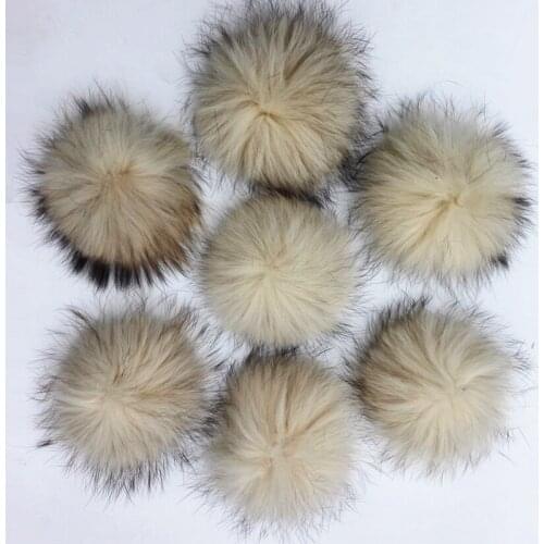 10pcs/lot Wholesale Detachable Big Real Raccoon Fur Pom pom For Knitted Beanies Caps Hats and Keychain Garments Gift