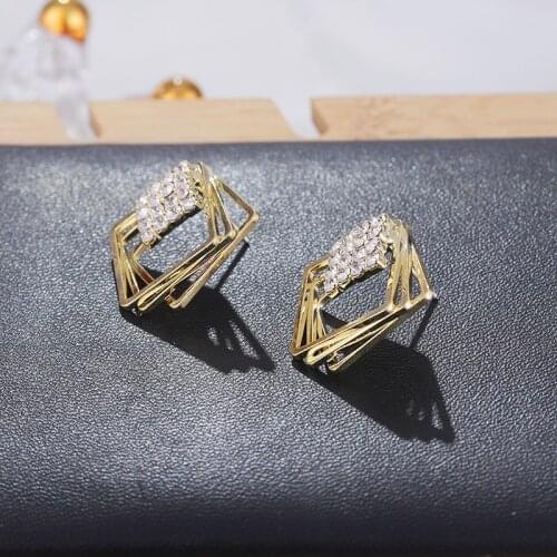 Geometric earrings high-end fashion earrings 2020 trendy simple temperament earrings elegant exquisite Fashion Stud Earrings