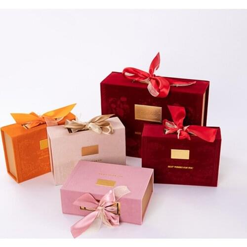 Eco-friendly 500pcs Personalized Logo Fashion Box With Ribbon Gift Clamshell Box Cosmetics Hair Bundle Shipping Packaging