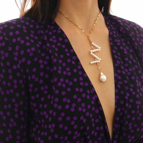 New Creative Gold Chain Lady Simulated Pearl Necklaces for Women W Letter Necklace Cocktail Party Choker Jewelry New Year Gift