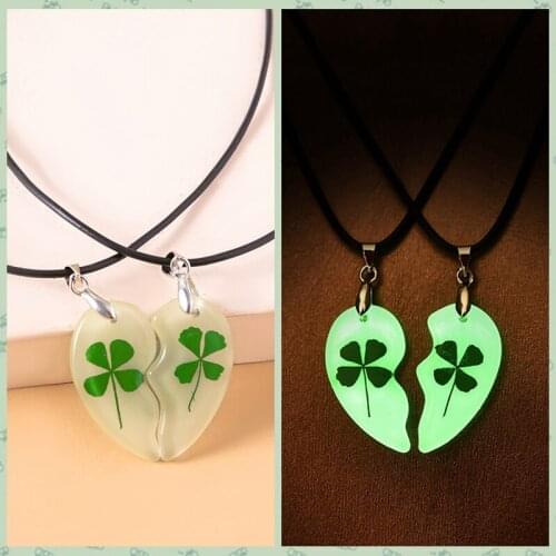 2 Pcs/Set Fashion Natural Four Leaf Clover Luminous Necklace Romantic Heart Pendants Glow In The Dark Necklaces Jewelry Gift