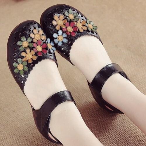 Closed Toe Flowers Sandals for Women Soft Genuine Leather Mother Shoes Flats Vintage Summer Casual Non-Slip Old Shoes