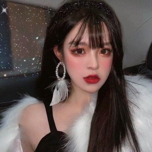 Creative Fashion Jewelry Pearl Circle Rhinestone Dangle Earrings Sweet White Feather Pendants Earrings for Women Girl Party Gift