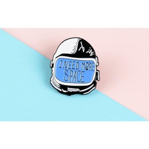 I Need More Space Astronaut Brooch Shirt Badges Alloy Enamel Pins Broches for Men Women Badge Pines Brooches Jewelry Accessories