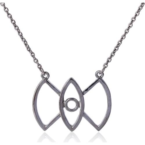 New Personality Trend Fashion Bright Black Ladies Pendant Necklace Fan Shaped Butterfly Shape Pendant High Quality Jewelry