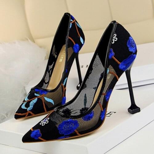 Spring Autumn Women Shoes Pointed Toe Pumps 10CM Thin Heels Wedding Dress Flowers Spiraea Lace Mesh Hollow High Heels Boat Shoes