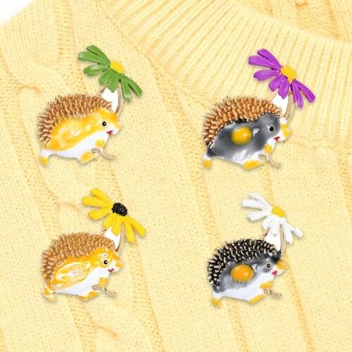 Enamel Daisy Hedgehog Brooches For Women Lovely Animal Fashion Hold Flower Hedgehog 4-Colors Pet Party Causal Pins Gifts 2021New