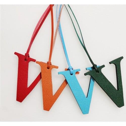 English Letter V Alphabet Cowhide Pu Leather Name Initial Capital Keychain Pendant Ladies Women Bag Accessories Charm