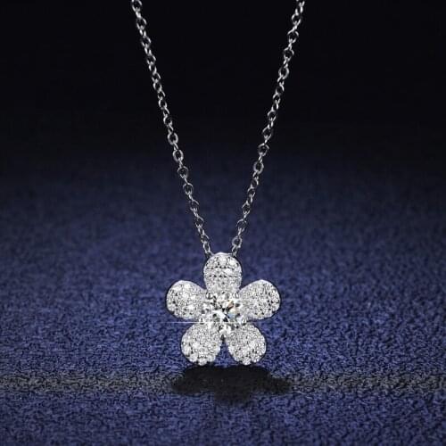 925 Sterling Silver Pendant 0.5 Carat Moissanite Necklace Women Fashion Flower Style New Wedding Jewelry Free Bone Chain