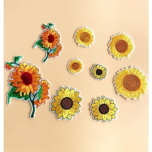 50pcs/Lot Small Daisies Embroidery Patches Letters Clothing Decoration Accessories Diy Iron Heat Transfer Applique Diy Patch