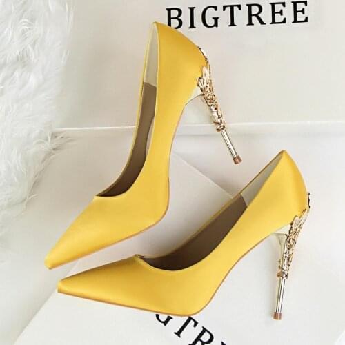 Metal Carved Thin Heel High Heels Pumps Women Shoes 2021 Sexy Pointed Toe Ladies Shoes Fashion Candy Colors Wedding Shoes Woman