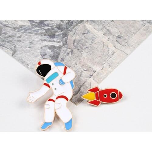 2Pcs/Set Space Astronaut Plane Brooch Cartoon Airplane Rocket Enamel Pins Men Denim Jackets Lapel Pin Fashion Badge Kids Jewelry