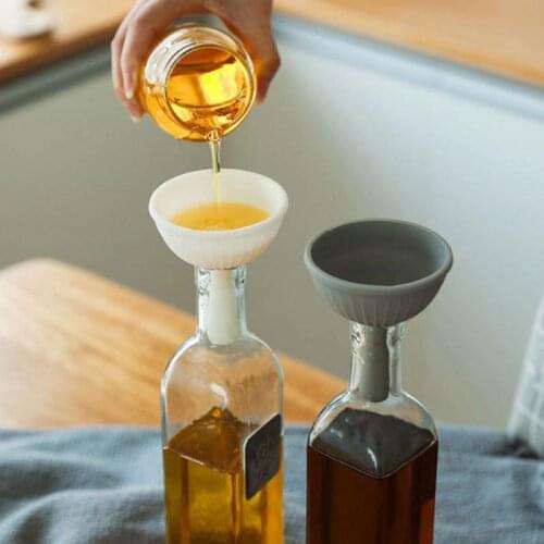 1pcs Home Liquid Dispensing Kitchen Tools Mini Foldable Funnel Silicone Collapsible Funnel Folding Portable Funnels Cocina Home