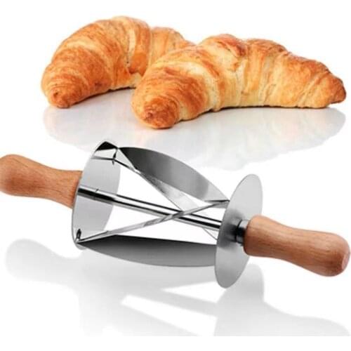 Stainless steel kitchen triangular dough wheel knife roller knife horn bag wheel knife Baking tools