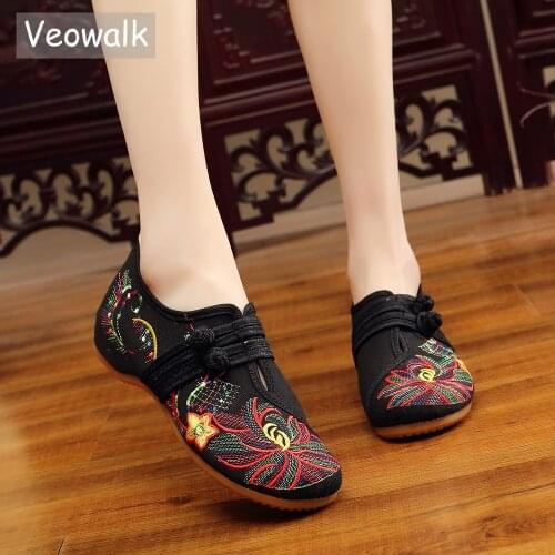 Veowalk Flowers Embroidered Womens Cotton Old Beijing Flats Vintage Ladies Casual Breathable Bridal Shoes with Double Buckles