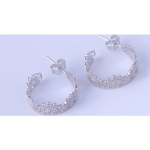 Simple girl heart C-shaped open crown style lace pattern earrings