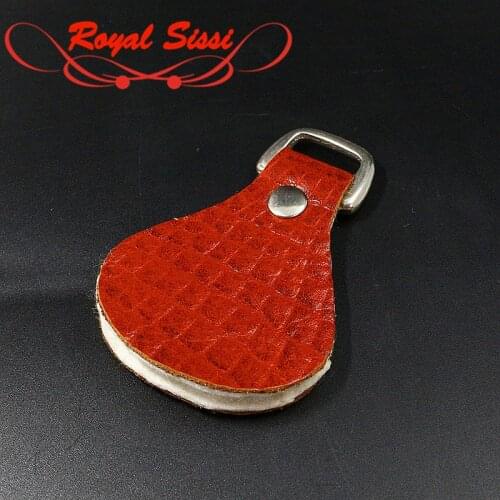 Royal Sissi Leashes To The Main Line
