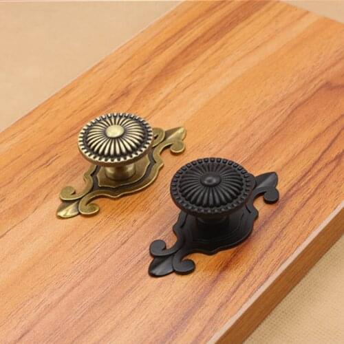 10pcs Classical Bronze Tone Chrysanthemum Drawer Cabinet Desk Door Pull Box Handle Knobs Furniture Handles Hardware With Screw