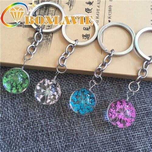Popular Handmade Dried Flowers Key Chains Multicolor Dry Flowers Glass Sphere Charms Key Chain For Women Girls Bag Accessories