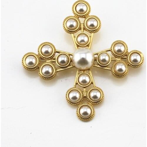 Europe and the United States retro antique pearls no light gold hollow cross brooch Qingdao factory direct sales
