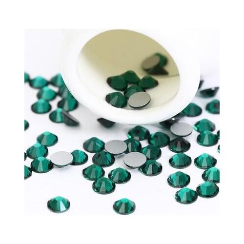 2017 3D Emerald Ss3 -ss34 Flat Back Nail Art Crystal Decorations Glue on Rhinestones for Nails Stone diy shose and phone shell