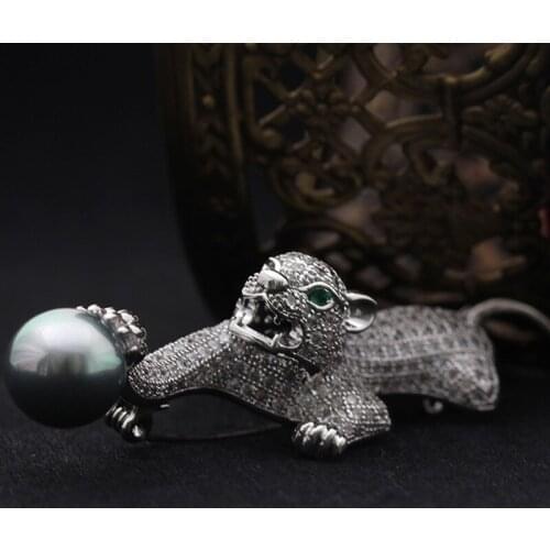 Green Eye Leopard Animal Brooches For Men Jewelry Perfect AAA Cubic zircon Copper Scarf Pins Fine Pearl Wedding Hijab Accessory