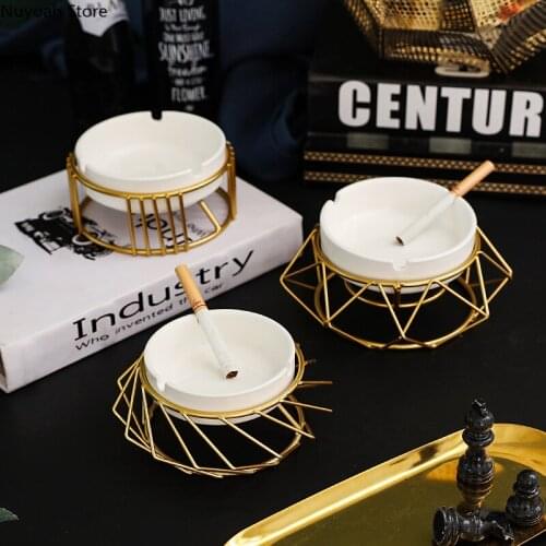 Nordic Round Ceramic Ashtray Golden Wrought Iron Shelf Living Room Anti-fly Ash Storage Box Desktop Ashtray Small Ornaments