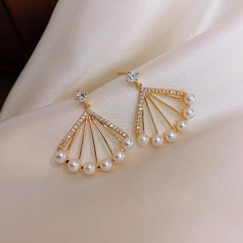 Korean Version Of Earrings Fashion Fan-shaped Crystal Pearl Earrings Net Red 2021 New Wild Temperament Earrings Womens Sales