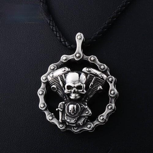 Retro Horror Skull Engine Pendant Domineering Men Stainless Steel Pendant Hip Hop Trend Men Motorcycles Party Jewelry