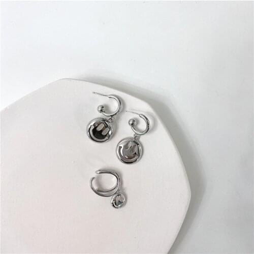 Origin Summer Fashion Hollow Smile Face Dangle Earring for Women Girls Textured Silver Color Metal Earring Jewelry Pendientes