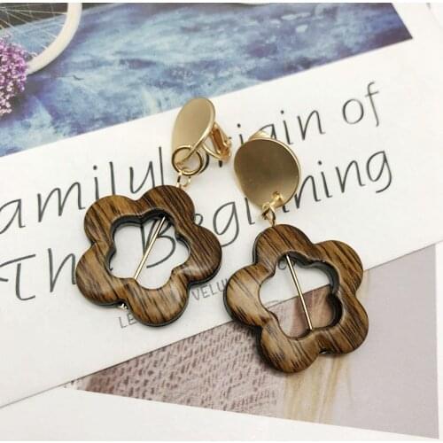 Sweet Flower Wood Resin Pretty Clip Earring For Women
