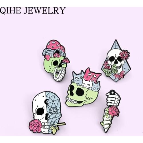 Punk Gothic Skeleton Enamel Pin Badge Rose Mushroom Brooches for Men Women Happy Halloween Lapel Pin Jewelry Gift Wholesale