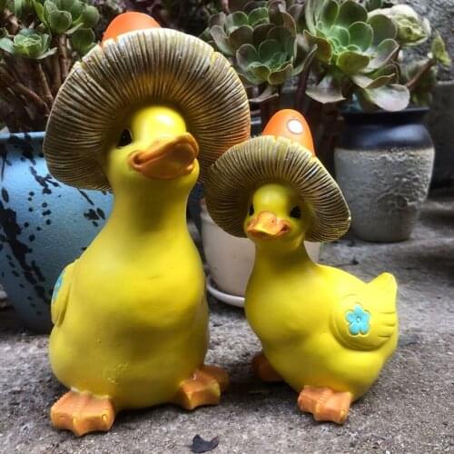Mushroom Straw Hat Small Yellow Duck Ornaments Resin Animal Duck Decor Statues Outdoor Courtyard Garden Landscape Home Decor