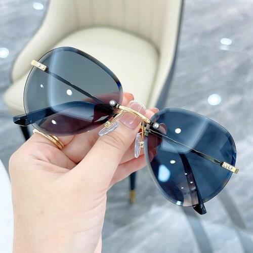 2021 new personality frameless Sunglasses Womens European and American trend large frame sunglasses Fashion retro glasses
