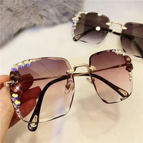 Luxury Brand Designer Sunglasses High Quality Rhinestone Sun Glasses Big Diamond Bling Eyeglasses Fashion Shades for Women Uv400