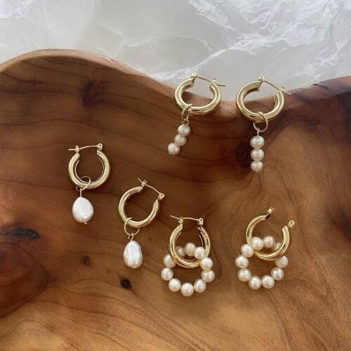 2020 New Fashion Freshwater Pearl Charm Small Chunky Gold Hoop Earrings with Elegant High-grade Pearl Pendant Earrings for Lady
