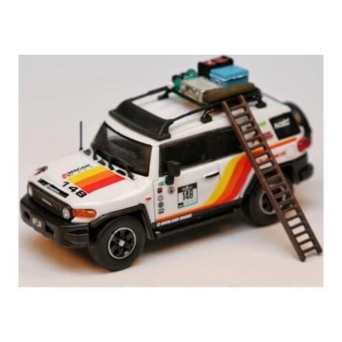 Street Weapon 1:64 TOYOTA FJ Cruiser White w/Accessories Diecast Model Car